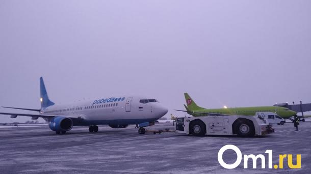 Пассажиров омского аэропорта выгнали ночью на мороз