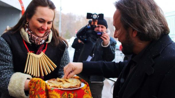 2 000 блинов и шесть машин: из Барабинска отправили помощь на передовую СВО