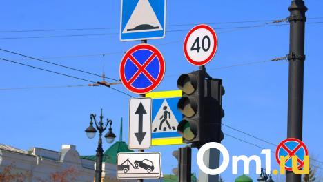 На важном перекрёстке в омских Нефтяниках изменили работу светофора