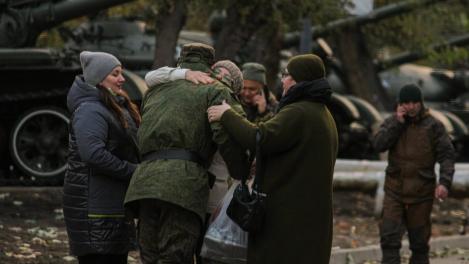 В рамках обмена 205 на 205 в Новосибирск вернулись 11 военнослужащих за год