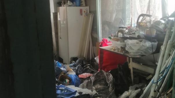 Омичка с сыном из квартиры сделали склад мусора с тараканами