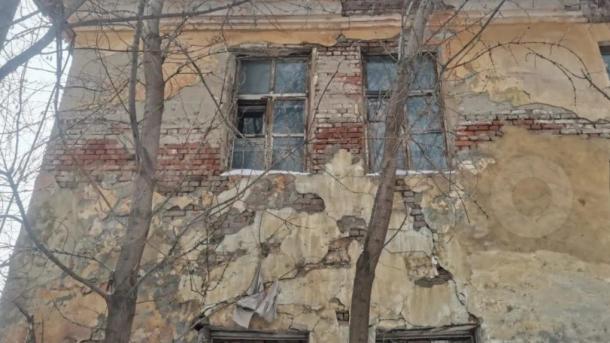 В центре Омска за 24 миллиона продают под гостиницу полуразрушенное здание