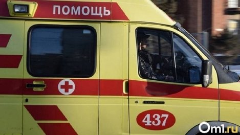 Омич сломал женщине палец ударом ноги