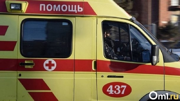 Омич сломал женщине палец ударом ноги