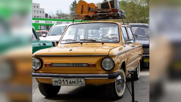 «Запорожец» с гитарой и телевизором: ретроавтомобиль стал звездой в Новосибирске