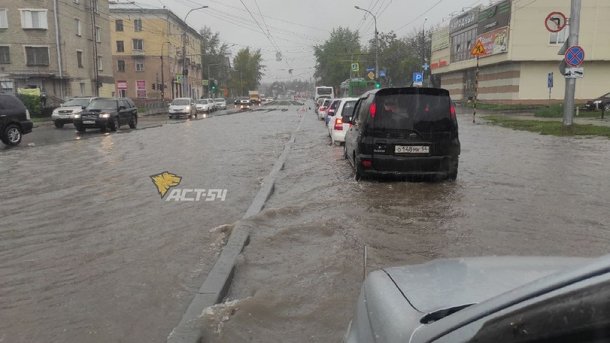 Новосибирск затопило из-за сильных дождей 12 августа. ВИДЕО