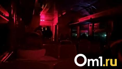 Темно и холодно. Под Омском встала электричка с пассажирами