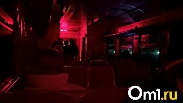 Темно и холодно. Под Омском встала электричка с пассажирами