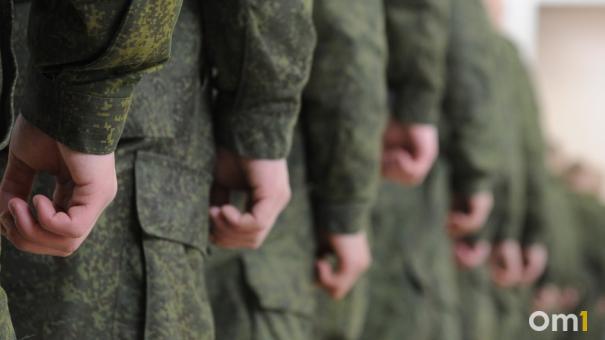 Выпускникам российских школ предлагают разрешить военную службу по контракту