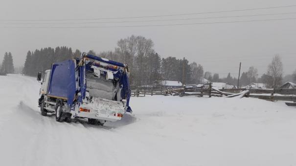 В Омской области идет расчистка подъездных путей к контейнерным площадкам