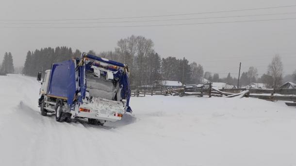 В Омской области идет расчистка подъездных путей к контейнерным площадкам