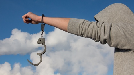 Какова вероятность, что мошенники смогут у вас украсть деньги или оставить с долгами?