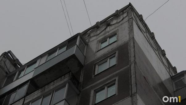 Омичка незаконно построила кладовую между двумя этажами в многоэтажке