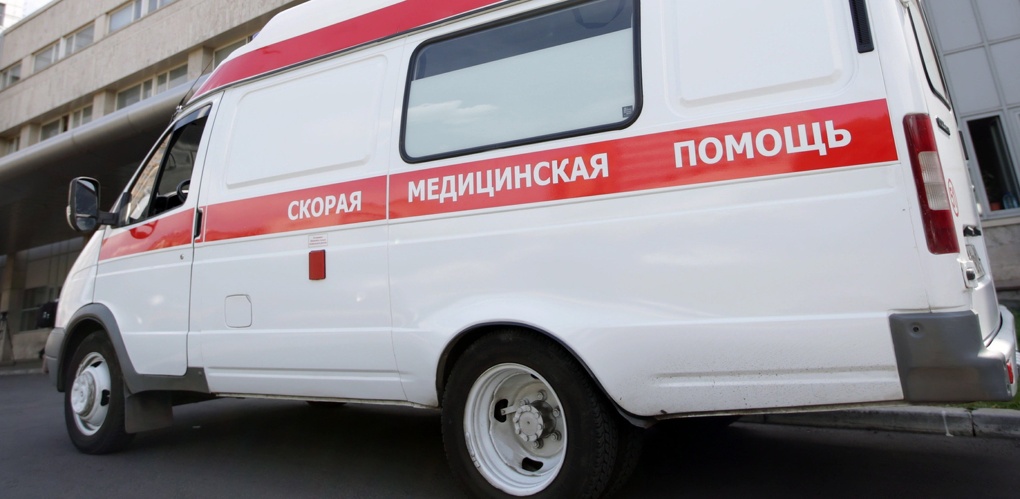 В Омске иномарка врезалась в машину скорой помощи