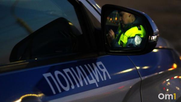Молодой омич чуть не стал наркокурьером из-за подозрительной посылки