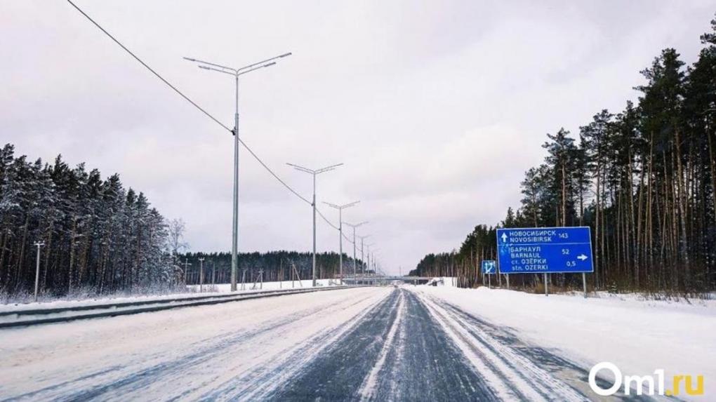 В Омской области перекрыли федеральные трассы из-за мокрого снега и ветра