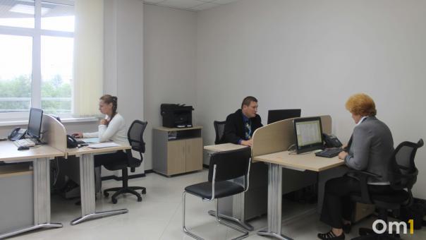 Сокращённым из-за санкций новосибирцам помогут найти постоянную работу