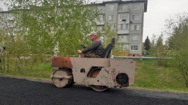 В Омске укладывают 20 тысяч тонн асфальта: какие улицы уже преобразились?