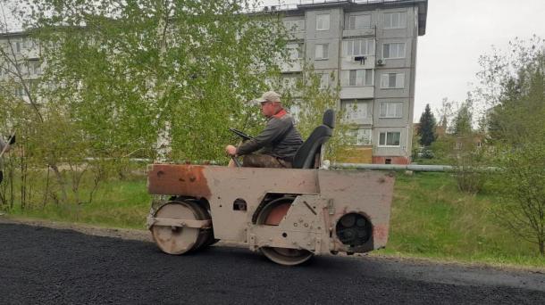 В Омске укладывают 20 тысяч тонн асфальта: какие улицы уже преобразились?