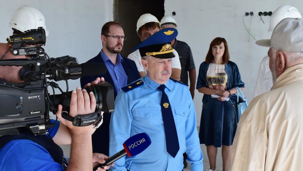 Прокурор области Студеникин и мэр Шелест лично проверили два недостроенных детских сада в Омске