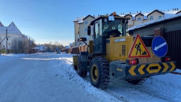 Коммунальщики вывезли более 14 тысяч кубометров снега в Новосибирске