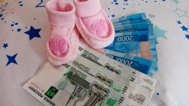 Новосибирцам досрочно выплатят детские пособия