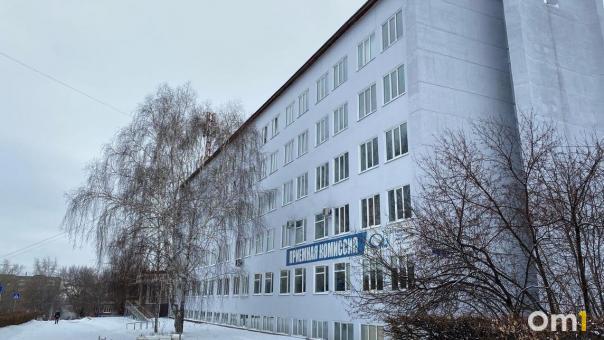 Студенты ОмГУ из-за морозов вынуждены учиться в куртках
