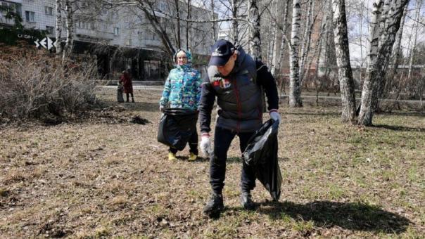 Депутаты Заксобрания Новосибирской области приняли участие в городских субботниках