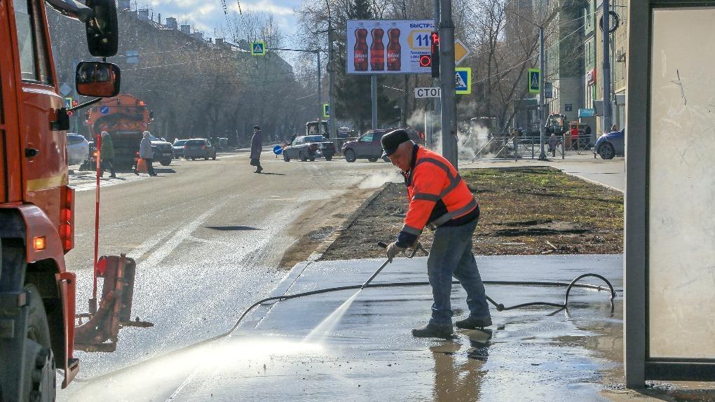 «Мусор сразу весь вывозится»: новая система уборки улиц заработала в Ленинском районе Новосибирска