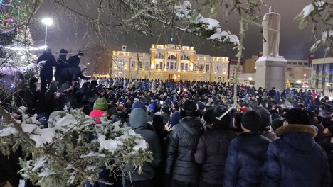 Пришлось прервать отпуск: семья из Новосибирска спешно покинула Казахстан из-за беспорядков