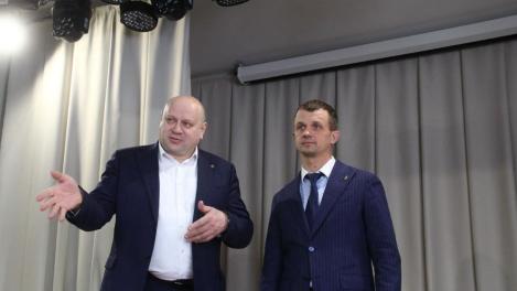 В омской школе №81 на средства мецената отремонтировали актовый зал
