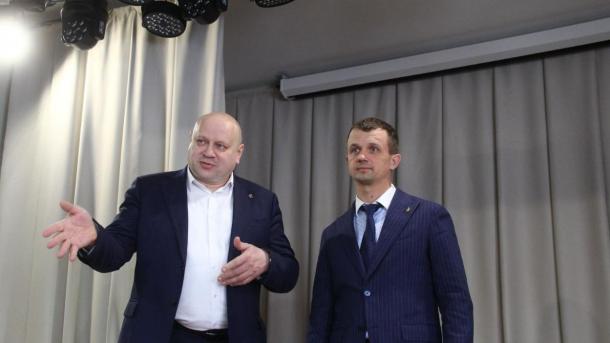 В омской школе №81 на средства мецената отремонтировали актовый зал