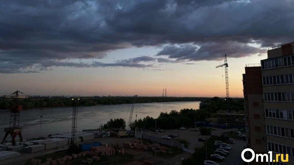 В Омске объявили режим «чёрного неба» до утра