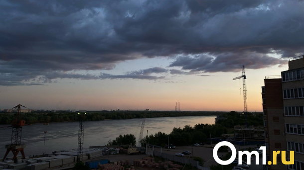 Ливень и крупный град: омичей предупредили о надвигающемся шторме