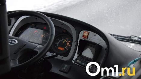 В Омске маршрутка на перекрёстке врезалась в легковой автомобиль