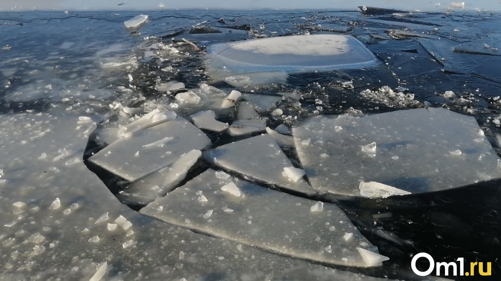 Трое подростков в Сибири провалились под лёд. Один из них погиб