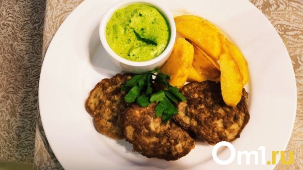 Работающие омичи тратят на обед на работе около 300 рублей — аналитики