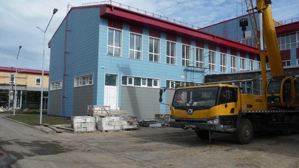 Школу, стоившую главе омского Минстроя выговора, откроют в ноябре