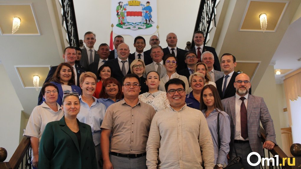 Мэр Омска Шелест провёл торжественный приём для 13 делегаций из городов-побратимов