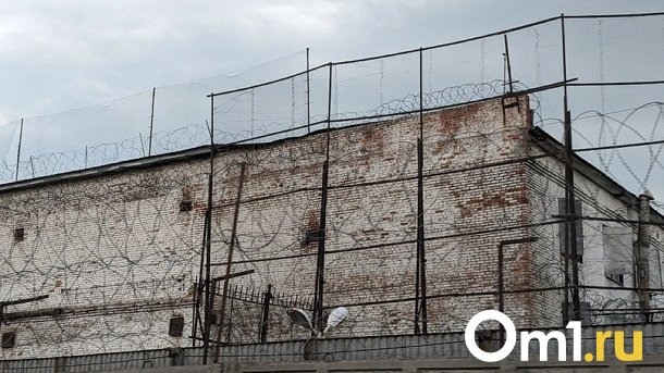 Омич может сесть на 5 лет за кражу шоколада и консервированной сельди