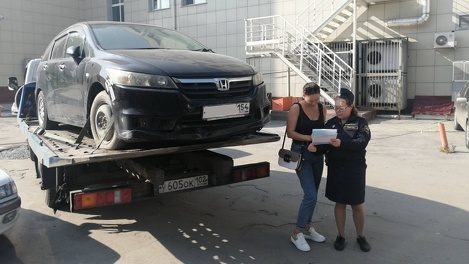 Приставы забрали у новосибирца иномарку, которую он прятал от бывшей жены