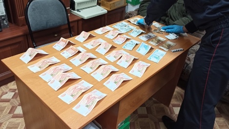 Похвалился портмоне с крупной суммой. Пассажира из Омска в поезде обокрали вахтовики