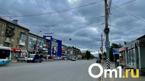 В Омске из-за погоды отменили прогулочные рейсы на теплоходе и закрыли аттракционы