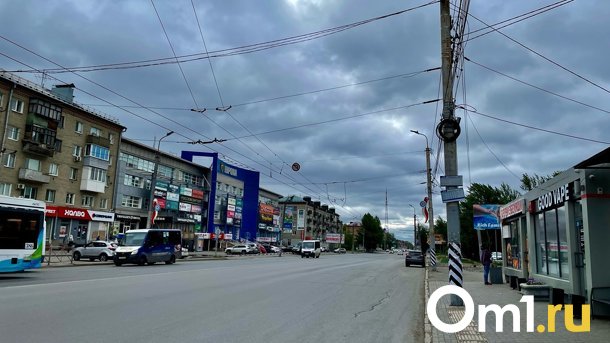 В Омске из-за погоды отменили прогулочные рейсы на теплоходе и закрыли аттракционы