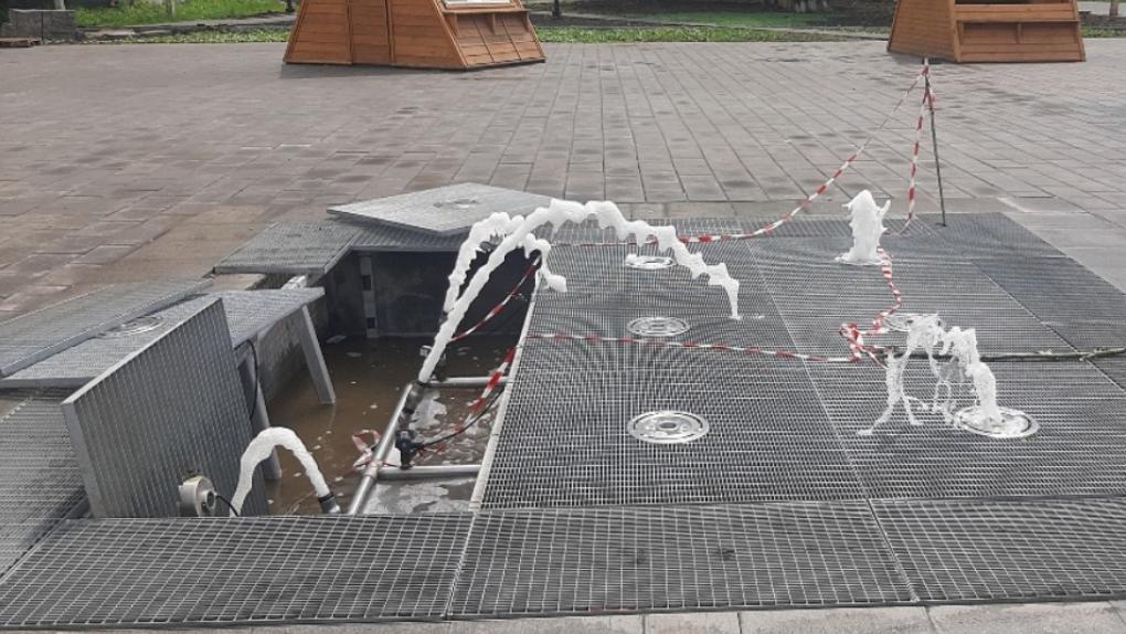 В Исилькуле вандалы разгромили фонтан меньше чем через месяц после установки