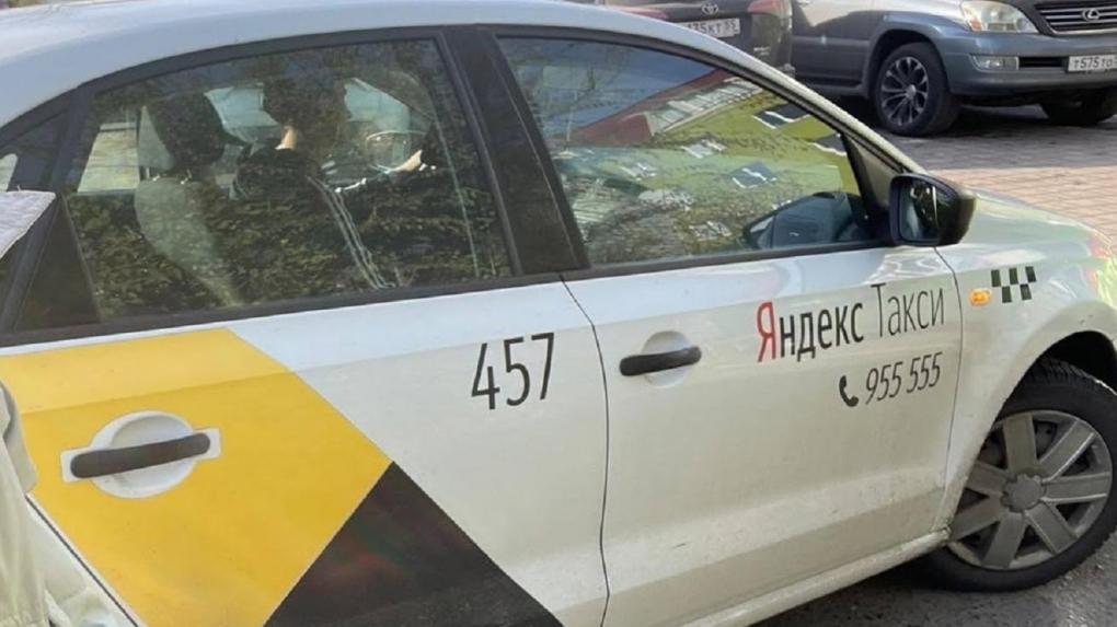 Мигрантам запретили работать в такси и торговле в Новосибирской области