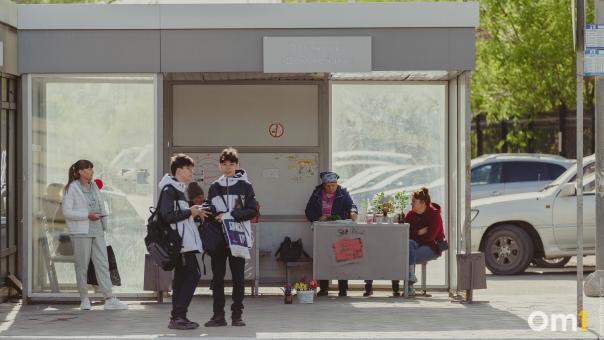 В течение лета в Омске обновят почти сотню остановок