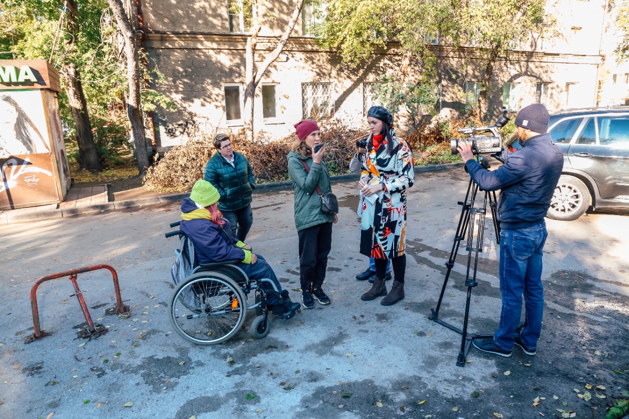 Девушка с ДЦП, которую отказался везти таксист, проверила доступность услуг  извоза в Новосибирске | 29.09.2021 | Омск - БезФормата