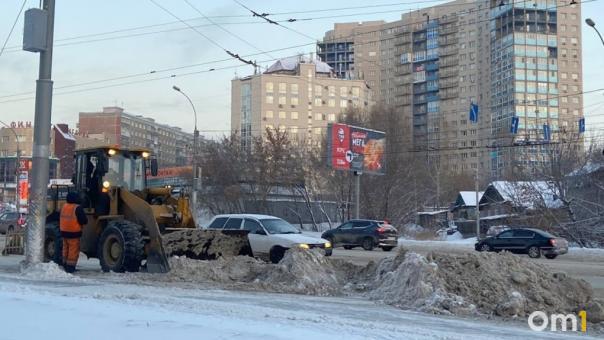 Мэр Новосибирска Анатолий Локоть заявил о достаточном количестве снегоуборочной техники