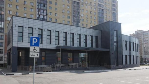 Вместо школы — магазин? Омичи сомневаются в будущем учебного заведения на Левом берегу